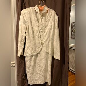 Jessica McClintock dress. Size 14 worn once. Off white/cream